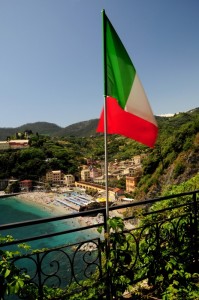 sventola il tricolore su Monterosso delle 5 Terre