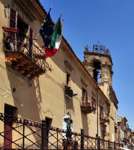 Mazzarino - Bandiera al Municipio Mazzarino - Bandiera al Municipio