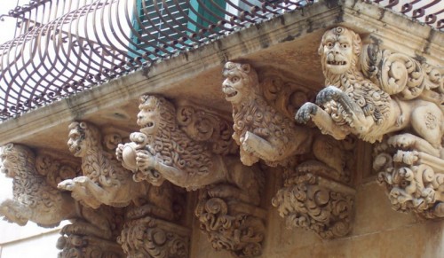 Noto - per fortuna che siamo tanti Noto - per fortuna che siamo tanti