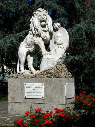 Treviglio - Monumento a Garibaldi Treviglio - Monumento a Garibaldi