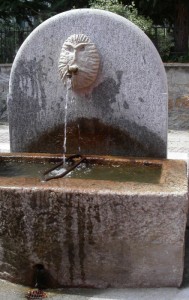fontana sulla piazza di Limonetto