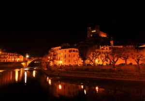 Notturno di Dolceacqua riflessa sul torrente Nervia