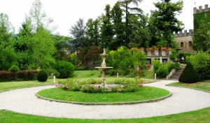 Piccola fontana nel giardino del Palagio Fiorentino