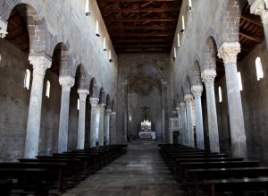 Casertavecchia - navata centrale del Duomo