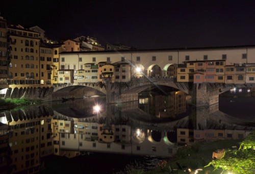Firenze - Un ponte innamoratosi della sua immagine!
