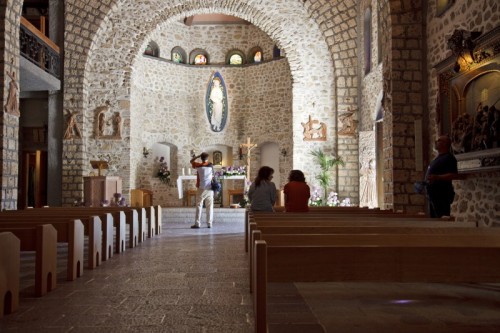 Greccio - Interno della chiesa del Santuario francescano