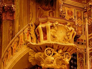 FINALBORGO - Basilica di San Biagio - Il ricco pulpito marmoreo.