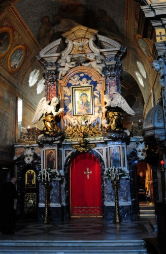 Grottaferrata - l'iconostasi e santuario della Chiesa Madre di Dio Grottaferrata - l'iconostasi e santuario della Chiesa Madre di Dio