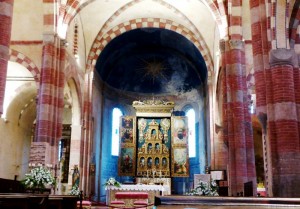 Abbazia di Santa Maria di Staffarda - Navata centrale e Polittico dell’Altar M