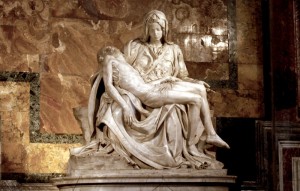 Dietro il vetro La Pietà di Michelangelo