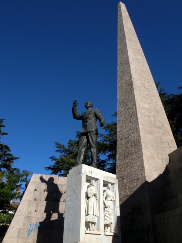 ''Statisti,ombre e…obelischi'' - Trento