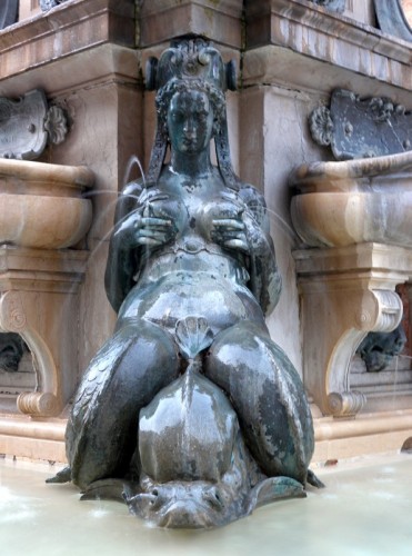 Bologna - Ninfa della Fontana del Nettuno Bologna - Ninfa della Fontana del Nettuno
