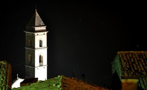 Sant'Agata di Puglia - Di notte, al di sopra degli antichi tetti santagatesi Sant'Agata di Puglia - Di notte, al di sopra degli antichi tetti santagatesi
