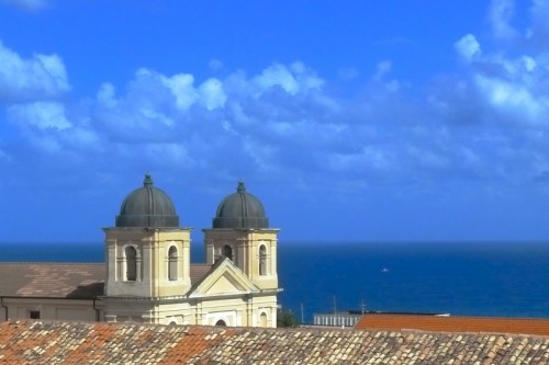 Briatico - Cielo e mare tra i tetti Briatico - Cielo e mare tra i tetti