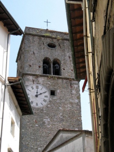 Borgo a Mozzano - un campanile nel "Borgo" Borgo a Mozzano - un campanile nel "Borgo"