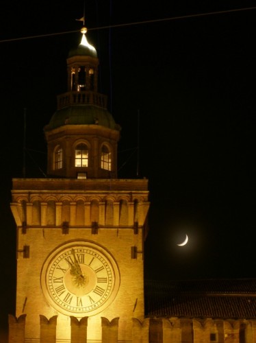 Bologna - la torre e la luna
