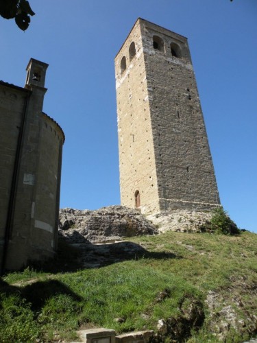 San Leo - torre romanica..