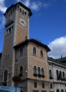 Torre campanaria del municipio di Asiago.