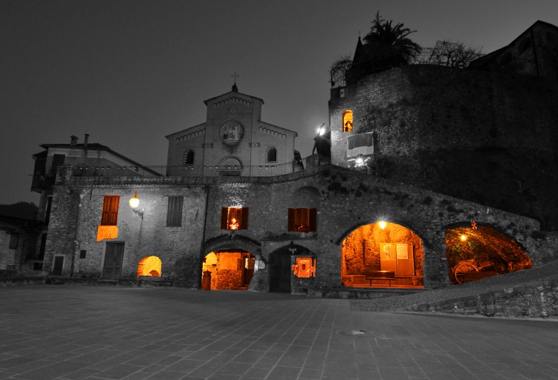 ''La Piazza di notte'' - Apricale