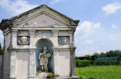 Pozzoleone - Edicola sacra a Pozzoleone Pozzoleone - Edicola sacra a Pozzoleone