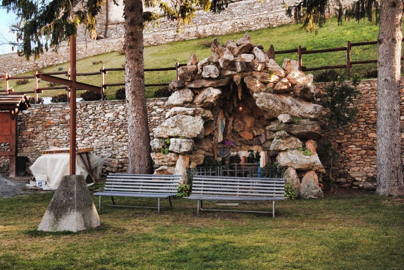 ''la croce e la grotta..'' - Alto