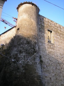 Chianche - Castello medievale in restauro -  Torre circolare piccola