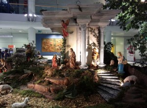 Nell’atrio dell’ospedale.