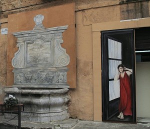 Di fronte al dehors dell’Antica Focacceria San Francesco.