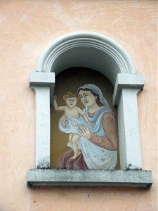 Madonna con bambino - oratorio a  Maniago Libero