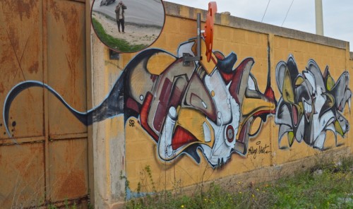 Acquaviva delle Fonti - Alieni in Lotta e Specchi Parabolici Acquaviva delle Fonti - Alieni in Lotta e Specchi Parabolici