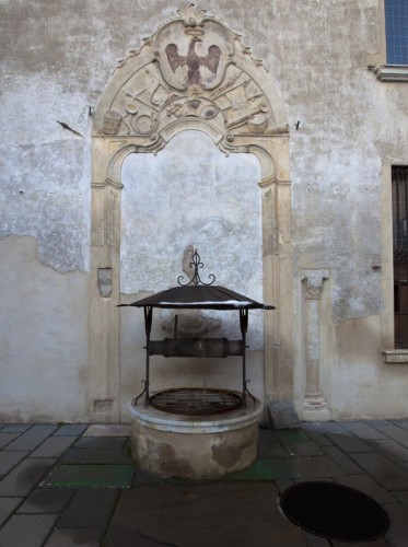 Borgo San Giacomo - Il pozzo del Castello Borgo San Giacomo - Il pozzo del Castello