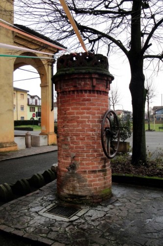 Pizzighettone - Il vecchio pozzo a manovella