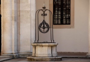 Il pozzo nel cortile