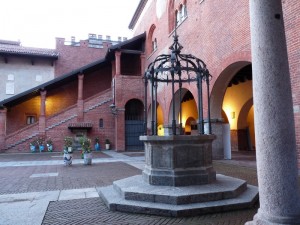 Nel palazzo comunale.