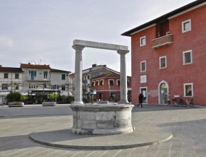 Nella piazza centrale del paese