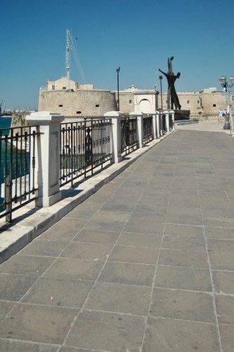 Taranto - Lungomare vista castello