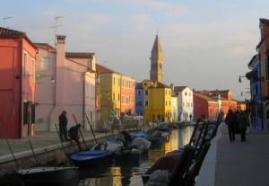 Tra i colori di Burano