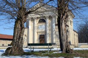 Davanti al Santuario