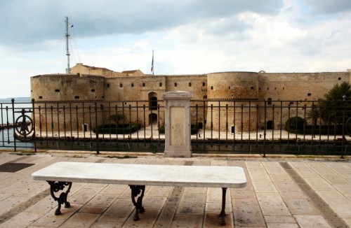 Taranto - Uno sguardo al castello
