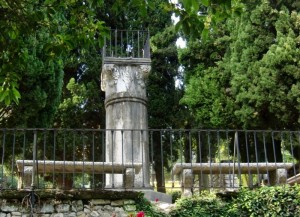 E la colonna dietro……