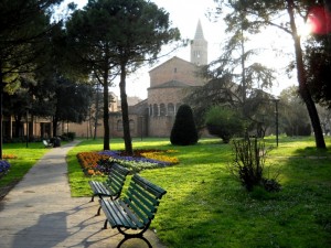 Verso la Chiesa più antica della Città