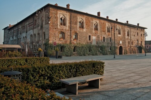 Cassano d'Adda - Panchina al castello Cassano d'Adda - Panchina al castello