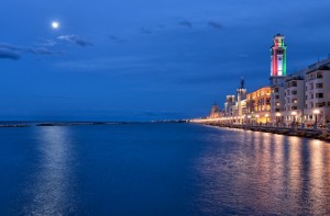 Luna sul lungomare Nazario Sauro