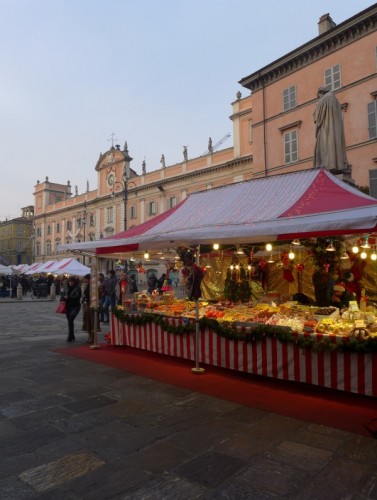 Piacenza - Il banco delle caramelle