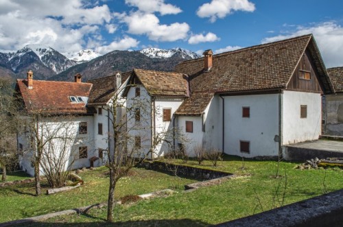 Ovaro - le case bianche di Luint Ovaro - le case bianche di Luint