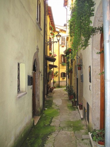 Sora - Vicolo classico e fiorito Sora - Vicolo classico e fiorito