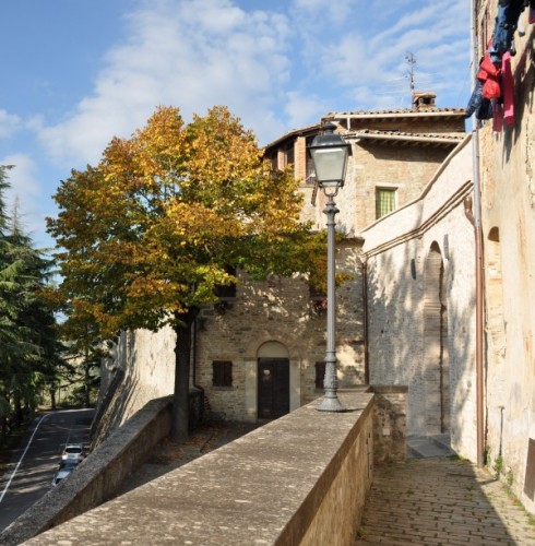 Montone - Accesso al borgo