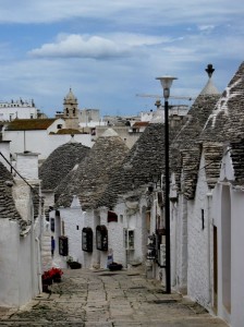 passeggiando tra i trulli