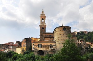 Le case, corona alla Chiesa