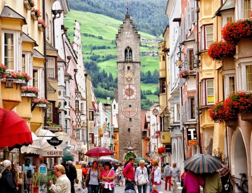Vipiteno - Via Città Vecchia con Torre dei Dodici Vipiteno - Via Città Vecchia con Torre dei Dodici